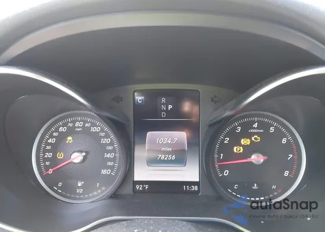 2018 Mercedes-Benz C 300 z USA, uszkodzony, nr VIN 55SWF4JB3JU279848